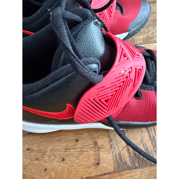 Boys Nike Kyrie Flytrap IV Red Black Sneakers 5 (Big Boy) - Picture 6 of 10